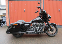 FLHXS Street Glide special